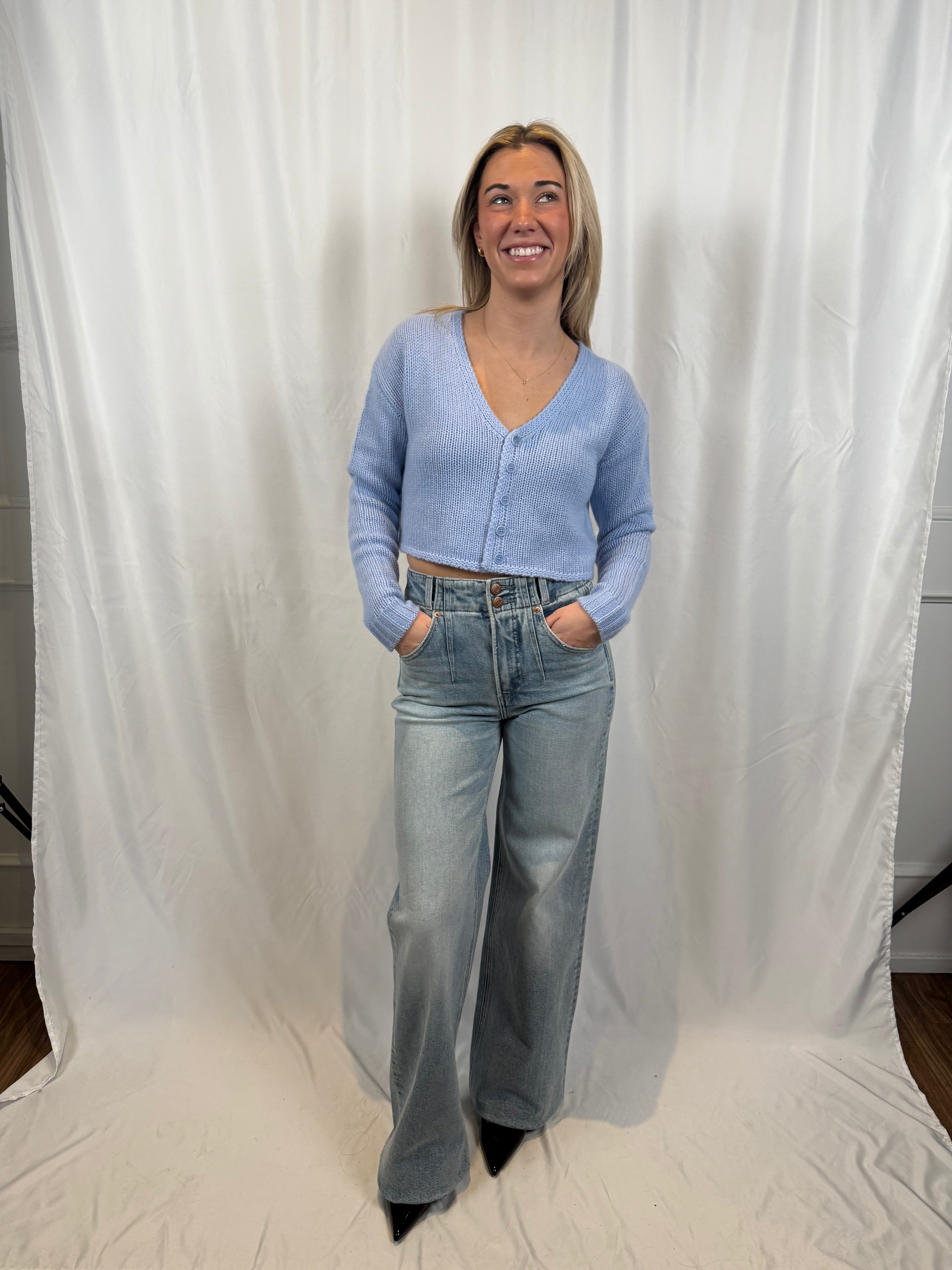 Bianco Cropped V-Neck Cardigan - Azureous