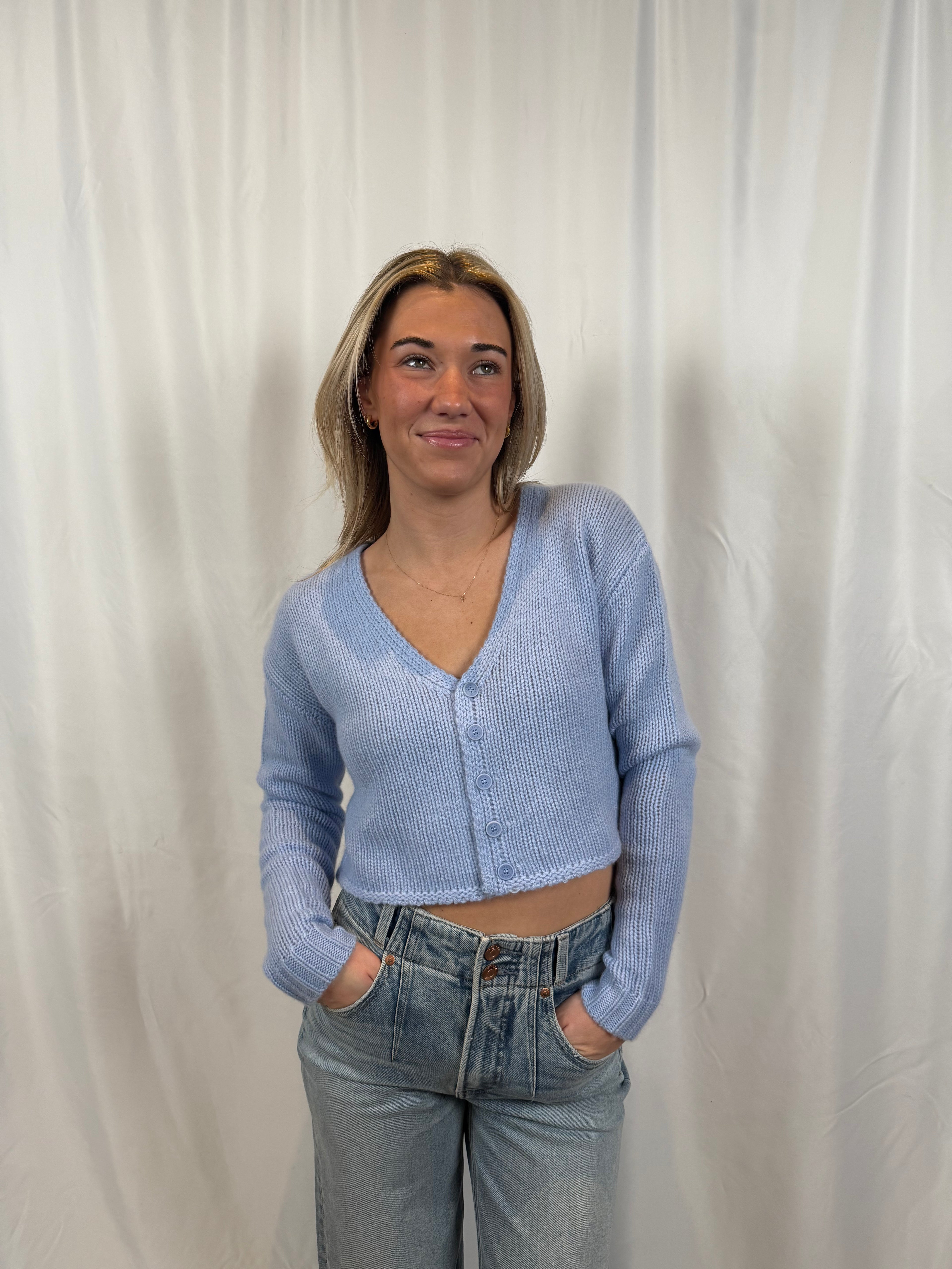 Bianco Cropped V-Neck Cardigan - Azureous