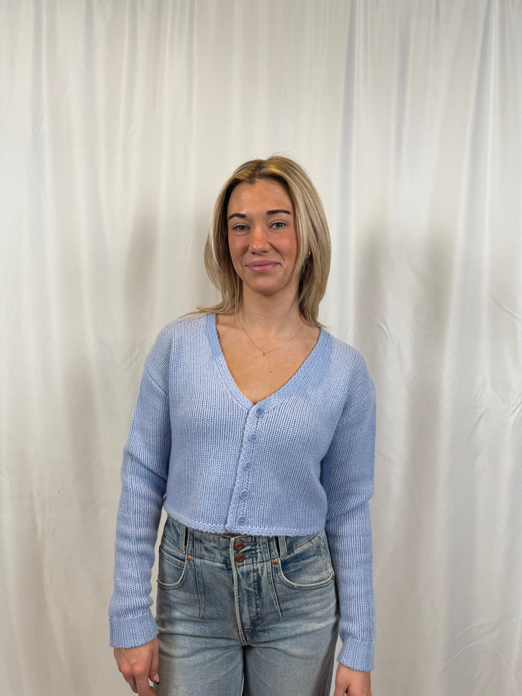 Bianco Cropped V-Neck Cardigan - Azureous